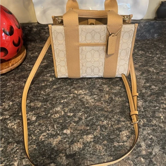 Coach - Picture 8 of 8